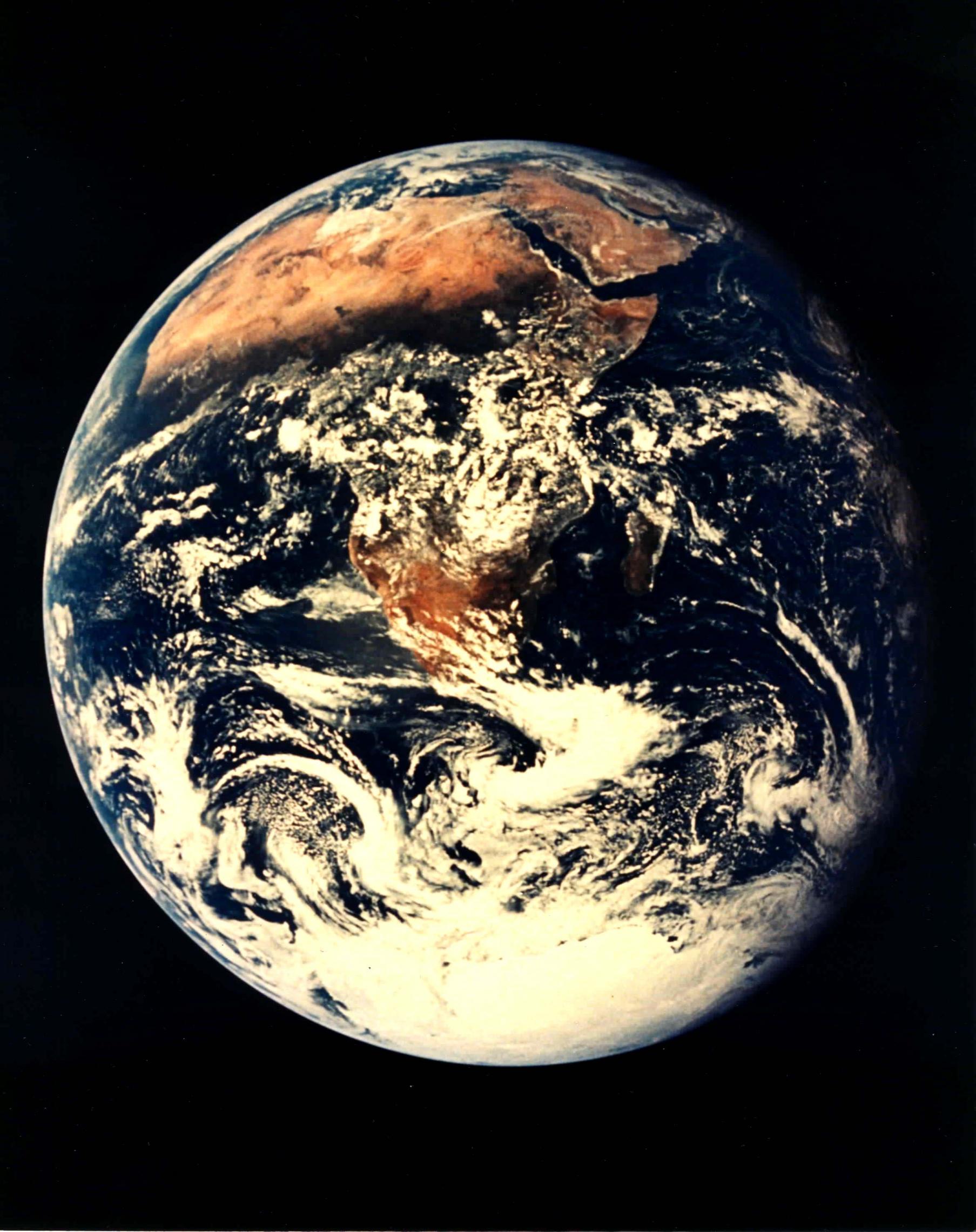 Старая земля читать. Планета земля. Снимок земли. Вид земли из космоса. Старые снимки земли.